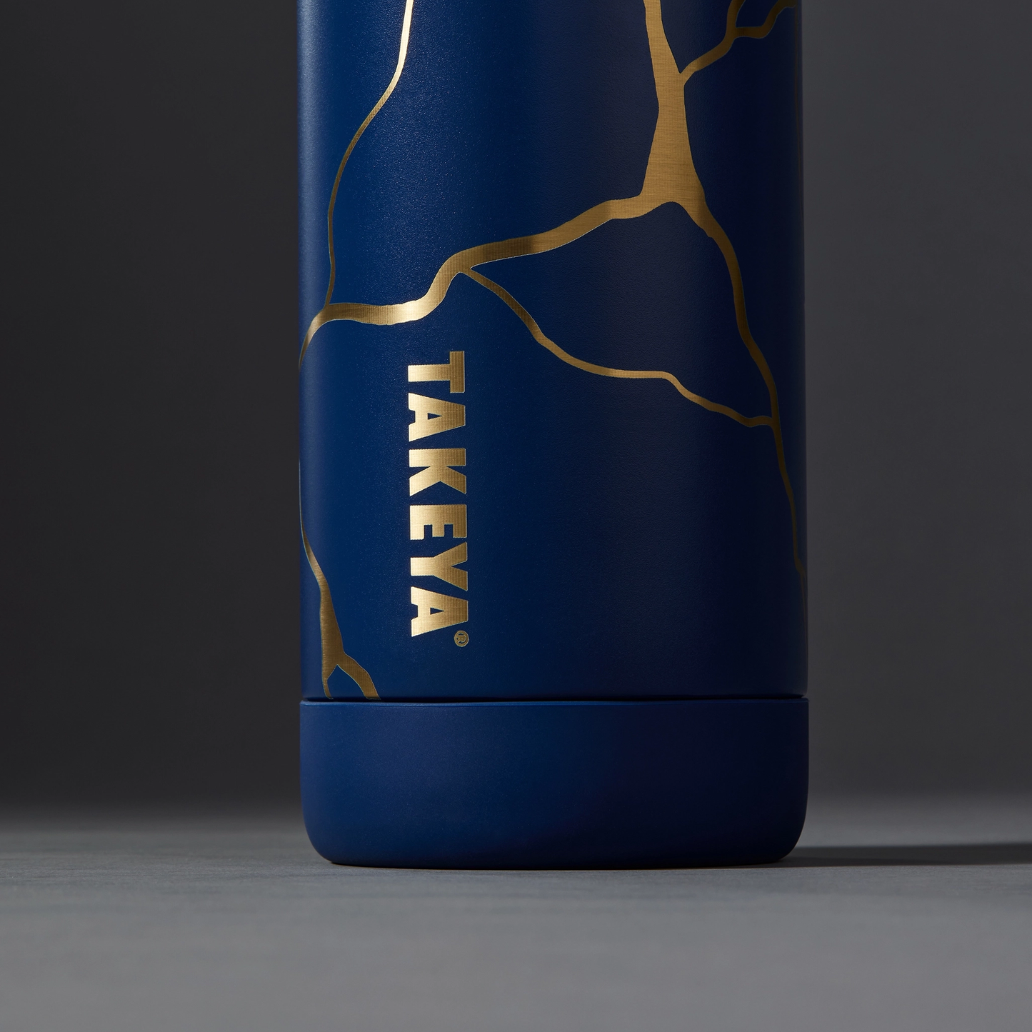 kintsugi-water-bottle-with-spout-lid-h4 51390-TK_HO25_Kintsugi_Takeya9241_Crop.png